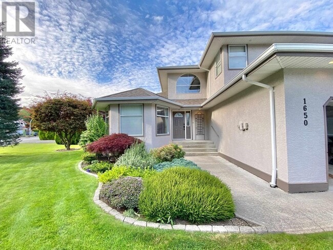 1650 MacDonald Pl