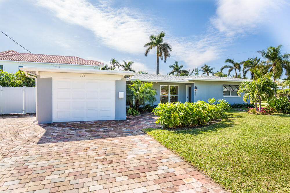 700 NE 70th St in Boca Raton, FL - Building Photo