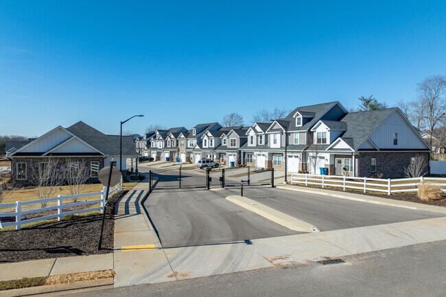 Saddlebrook Townhomes in Murfreesboro, TN - Building Photo - Building Photo