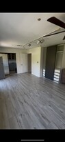 21611 Wahoo Trl, Unit Second floor in Chatsworth, CA - Building Photo