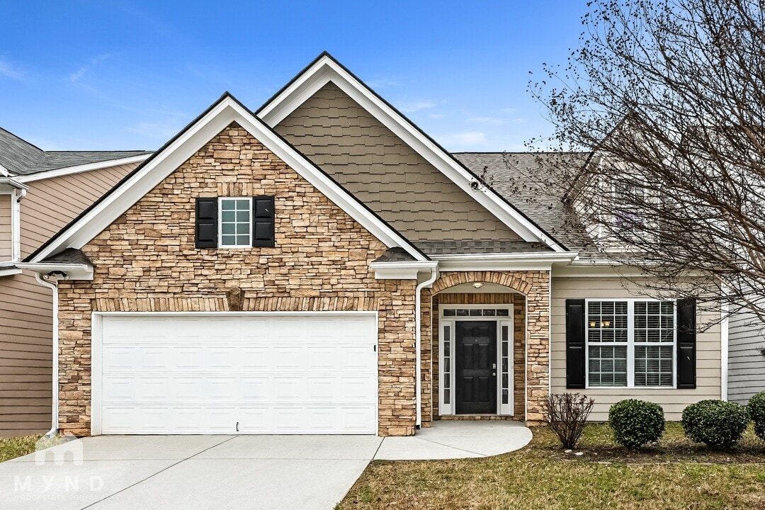 575 Briarhurst Ct in Lawrenceville, GA - Building Photo