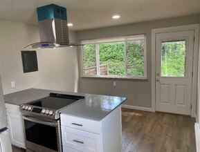 14330 Stone Ave N in Seattle, WA - Building Photo - Building Photo