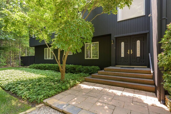 21 Crooked Hwy in East Hampton, NY - Building Photo - Building Photo