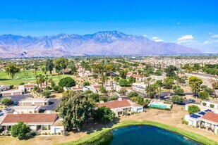 656 Hospitality Dr in Rancho Mirage, CA - Foto de edificio - Building Photo