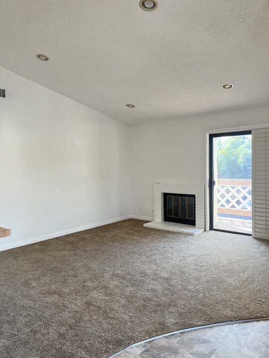 9370 Twin Trails Dr, Unit 203 in San Diego, CA - Building Photo