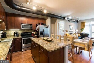 5300 Peachtree Rd in Atlanta, GA - Building Photo