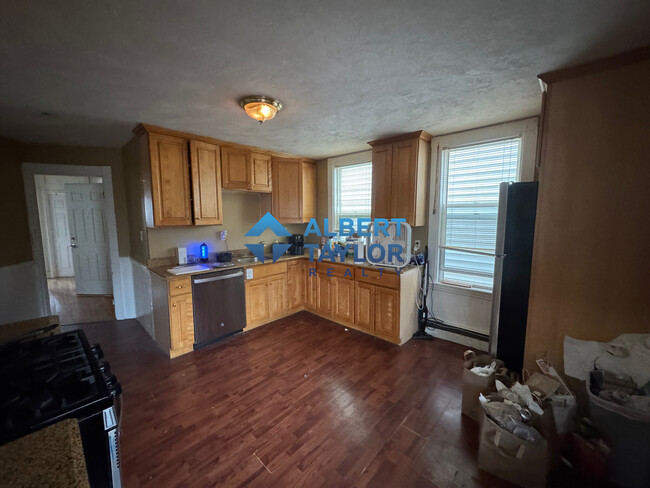 8 Eldora St, Unit 2 in Boston, MA - Foto de edificio - Building Photo