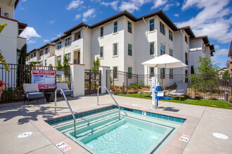 Ageno Apartments in Livermore, CA - Foto de edificio - Building Photo