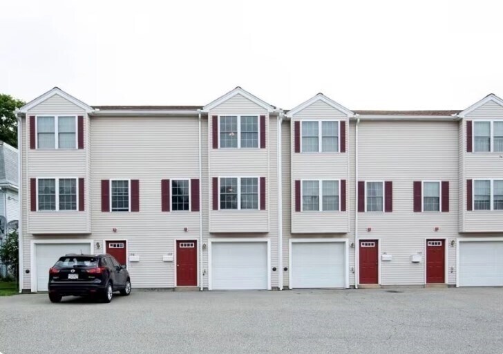 138 Mt Washington St in Lowell, MA - Foto de edificio