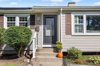 38 Dudley Ave in Newport, RI - Foto de edificio - Building Photo