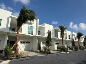 2511 Pierce St in Hollywood, FL - Foto de edificio - Building Photo