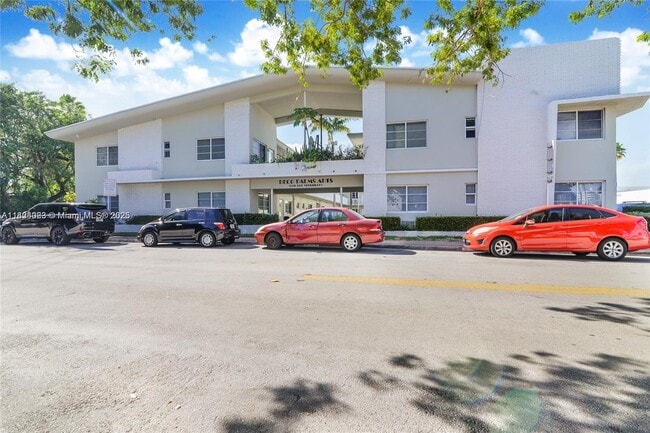 property at 6930 Rue Versailles Dr