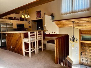 418 Snowcreek Rd in Mammoth Lakes, CA - Building Photo - Building Photo