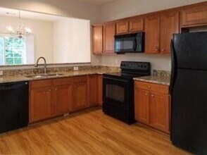 2434 Fairlie Dr in Duluth, GA - Building Photo - Building Photo