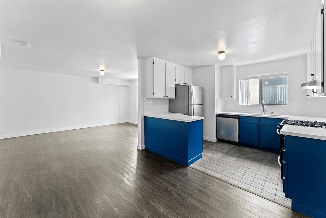 448 W Windsor Rd in Glendale, CA - Building Photo