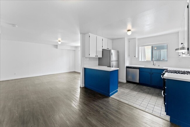 property at 448 W Windsor Rd