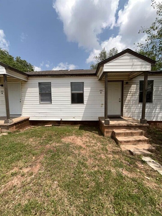 1315 SW E Ave in Lawton, OK - Building Photo