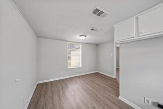 1706 California St in Baytown, TX - Building Photo - Building Photo