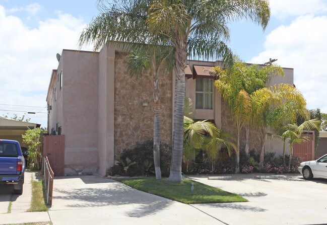 4417 Mcclintock St in San Diego, CA - Building Photo - Building Photo