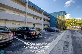 7827 Golf Cir Dr in Margate, FL - Foto de edificio - Building Photo