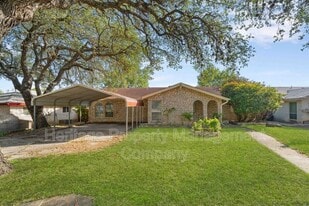 6323 Forest Bend in San Antonio, TX - Building Photo