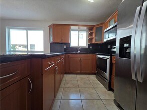 2438 SW 114th Ave in Miami, FL - Building Photo - Building Photo