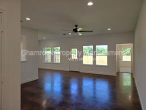 127 Windmill Wy in Robinson, TX - Building Photo - Building Photo