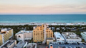 1330 Ocean Dr in Miami Beach, FL - Building Photo