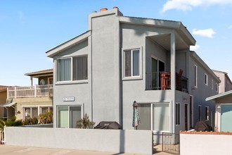 916 E Oceanfront in Newport Beach, CA - Building Photo - Building Photo