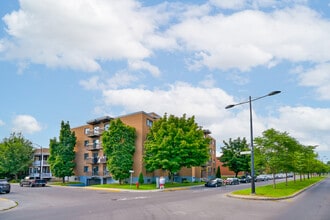 6161 Lasalle Boul in Verdun, QC - Building Photo - Building Photo