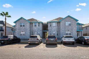 13 Oasis Dr in Mission, TX - Building Photo