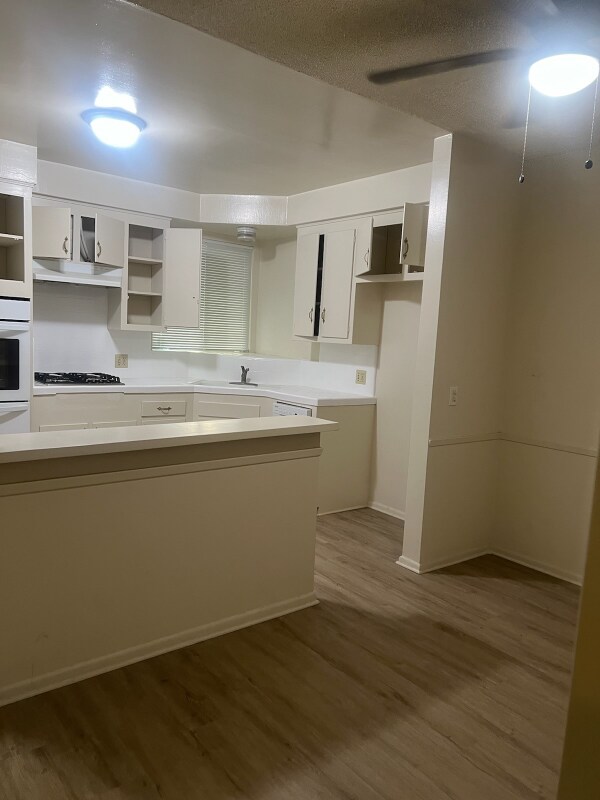 14329 Chandler Blvd-Unit -4 in Los Angeles, CA - Building Photo - Building Photo