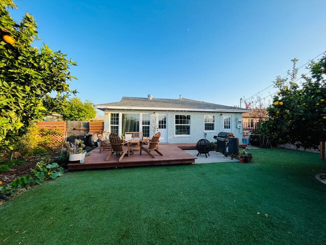 6462 Birchwood St in San Diego, CA - Foto de edificio - Building Photo