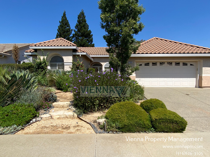 7565 Locomotive Ln in Roseville, CA - Building Photo