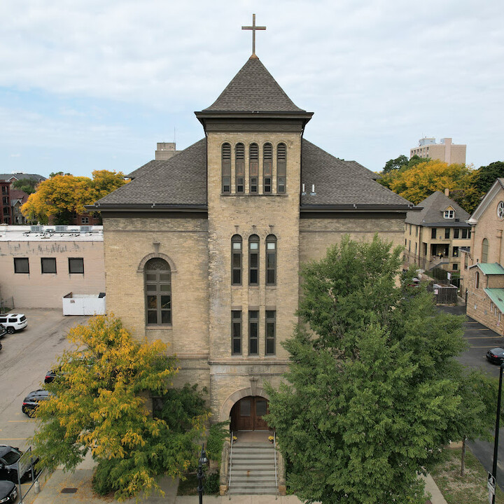 Lumen House in Madison, WI - Building Photo