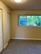 26027 Woodland Way S, Unit B in Kent, WA - Building Photo - Building Photo