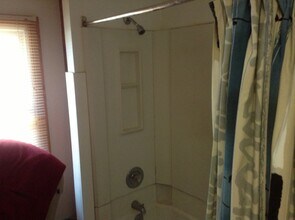918 Vine St, Unit 918 in La crosse, WI - Building Photo - Building Photo