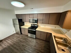 5615 Baronswood Cir, Unit 204 in Toledo, OH - Building Photo - Building Photo