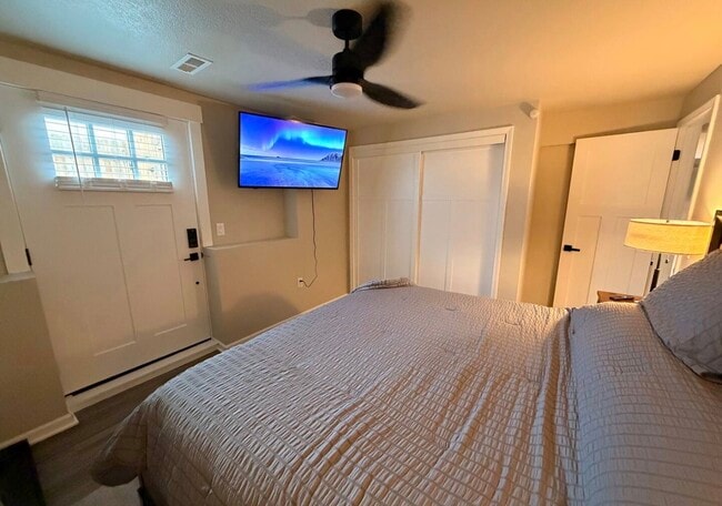 4434 Honey Bee Rdg, Unit Lower Level