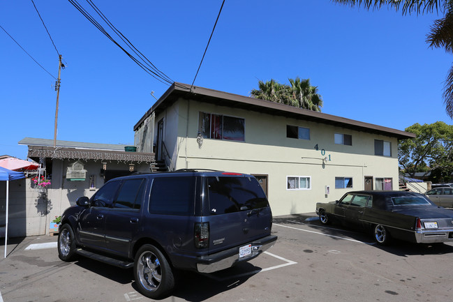 401 Brooks St in Oceanside, CA - Building Photo - Building Photo