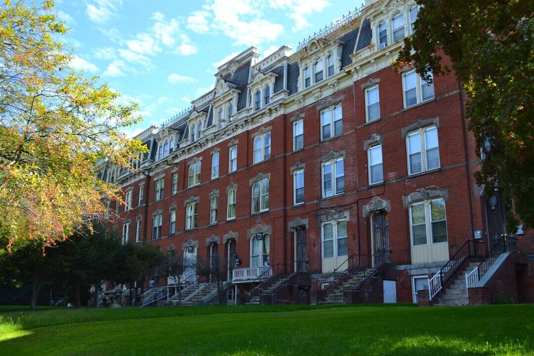 6 Eastman Terrace-Unit -3 in Poughkeepsie, NY - Foto de edificio