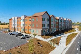 Pleasant Grove Apartments in Roseville, CA - Foto de edificio - Building Photo