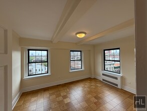 Beautiful 1 Bedroom Apartment In West Vill in New York, NY - Building Photo - Building Photo
