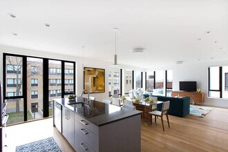 1481 Tremont St, Unit E-408 in Boston, MA - Foto de edificio - Building Photo