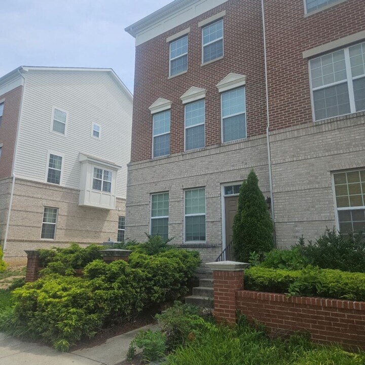22684 Parkland Farms Terrace in Ashburn, VA - Building Photo