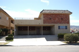 The Hi-desert Terrace in Palmdale, CA - Foto de edificio - Building Photo