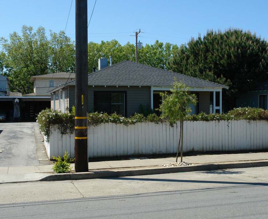 445 Rollins Rd in Burlingame, CA - Foto de edificio