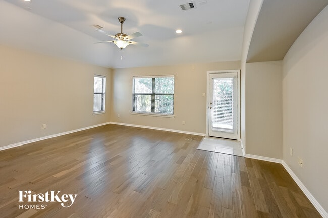 21131 Bastide Ln in Kingwood, TX - Foto de edificio - Building Photo