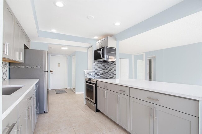 601 Three Islands Boulevard in Hallandale Beach, FL - Building Photo - Building Photo
