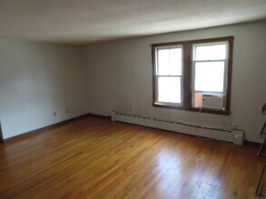 4 Orchard St in Manchester, CT - Building Photo - Building Photo